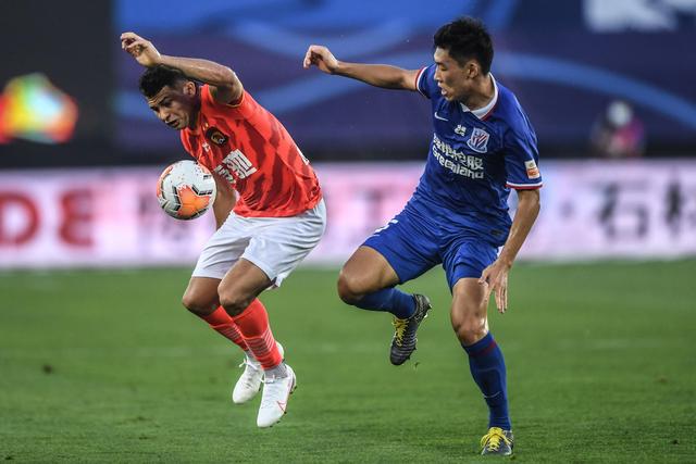 陈盈骏17+10崔永熙17分 广州再胜青岛晋级八强